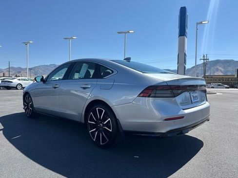 Used 2025 Honda Accord Touring image 9
