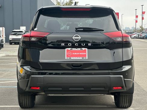Used 2026 Nissan Rogue S FWD image 5