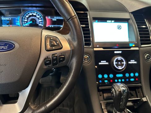 Used 2018 Ford Taurus Limited image 12