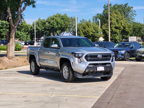Used 2026 Toyota Tacoma SR5 AWD/4WD image 7