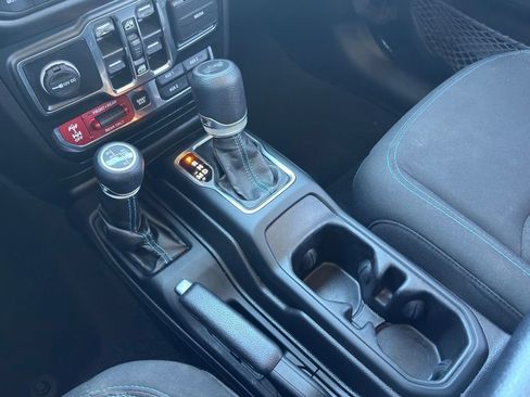 Used 2022 Jeep Wrangler Unlimited Rubicon 4xe w/ Cold Weather Group AWD/4WD image 31