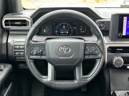 Used 2025 Toyota Tacoma SR5 AWD/4WD image 16
