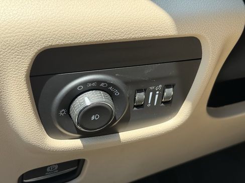 Used 2025 Jeep Grand Cherokee Limited w/ Luxury Tech Group II AWD/4WD image 10