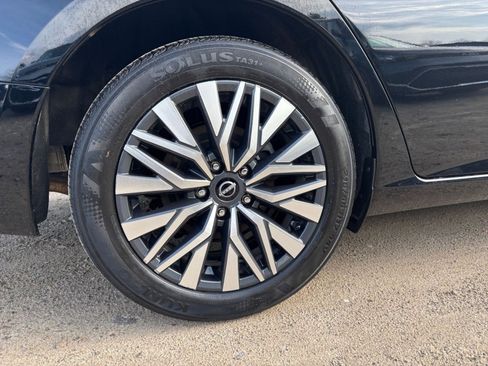 Used 2025 Nissan Altima 2.5 SV FWD image 30