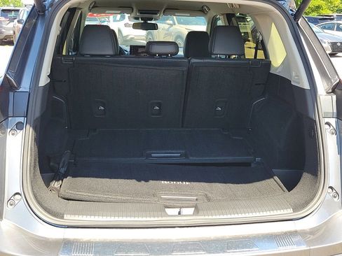 Used 2025 Nissan Rogue SL AWD/4WD image 8