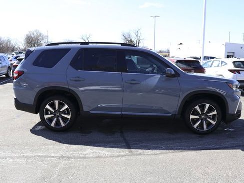 New 2025 Honda Pilot Touring image 4