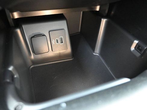 New 2025 Ford Explorer Active image 28