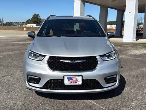 New 2026 Chrysler Pacifica Pinnacle image 3