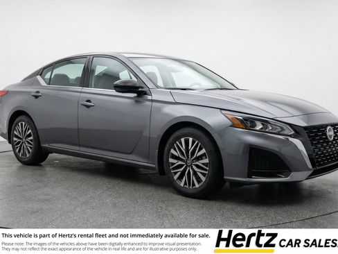 Used 2025 Nissan Altima 2.5 SV image 1