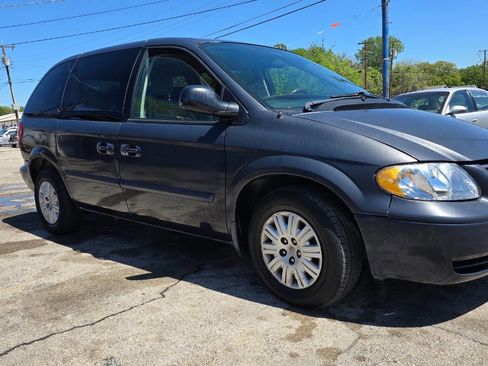 Used 2007 Chrysler Town & Country image 5