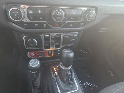 Used 2025 Jeep Wrangler Willys image 49