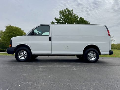 Used 2014 Chevrolet Express 2500 RWD image 1