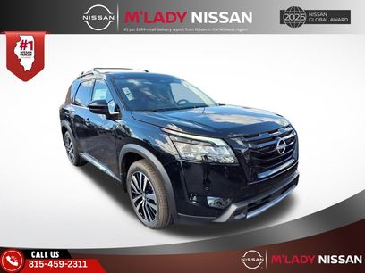 New 2025 Nissan Pathfinder Platinum w/ Black Appearance Package