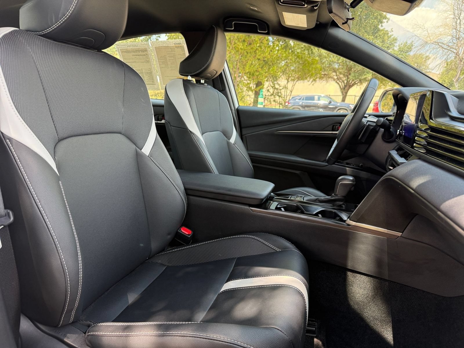 Used 2026 Toyota Camry SE FWD image 35