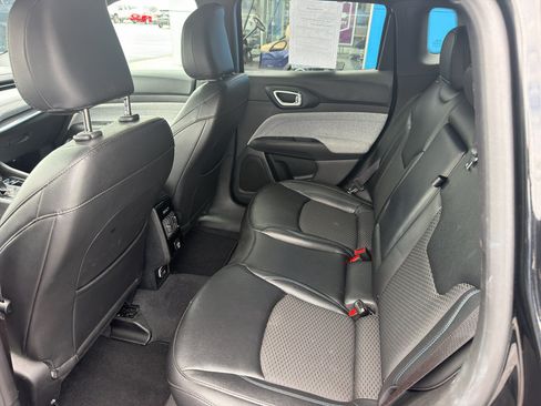 Used 2024 Jeep Compass Latitude AWD/4WD image 9