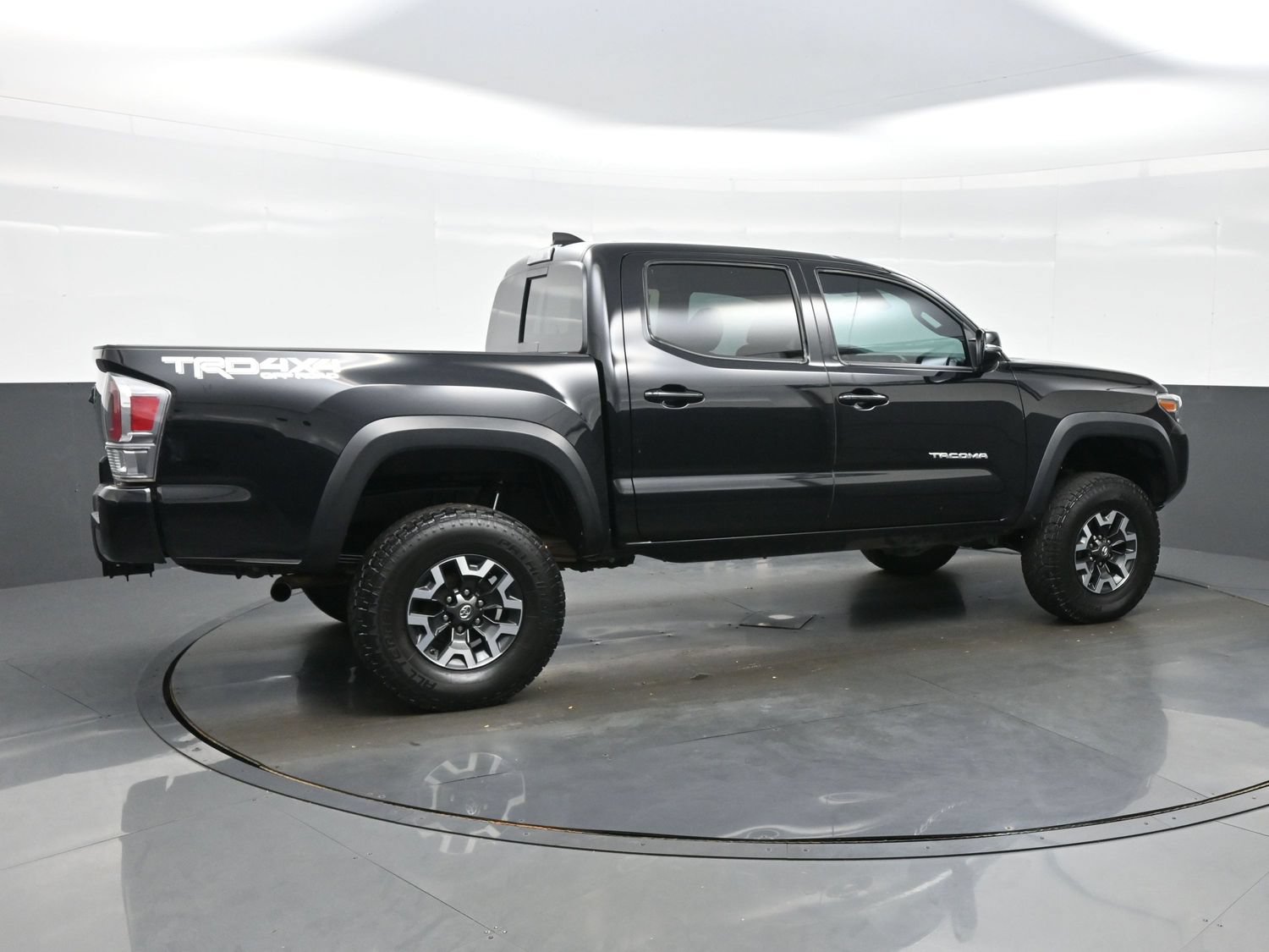 Used 2020 Toyota Tacoma TRD Off-Road w/ Technology Package AWD/4WD image 6