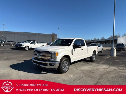 Used 2017 Ford F250 Lariat w/ Chrome Package image 2