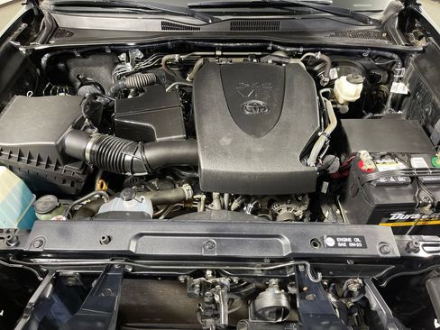 Used 2018 Toyota Tacoma TRD Sport RWD image 19