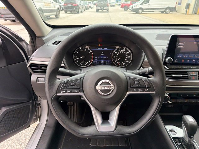 Used 2025 Nissan Altima 2.5 SV FWD image 21