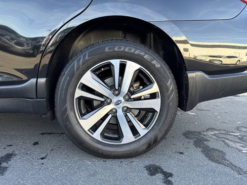 Used 2018 Subaru Outback 3.6R Limited image 3