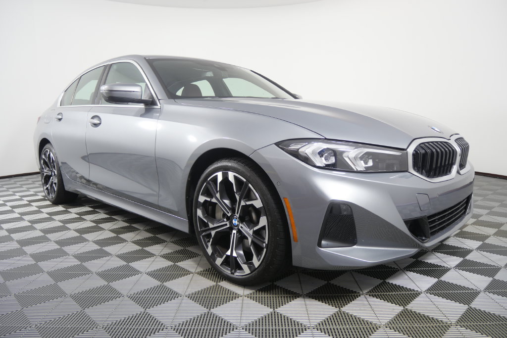 Used 2026 BMW 330i Sedan RWD image 2
