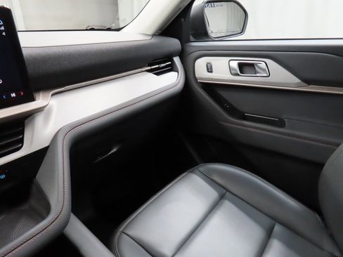 Used 2025 Ford Explorer Active w/ Active Comfort Package image 19