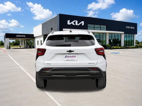 Used 2024 Chevrolet Trax ACTIV w/ Sunroof Package FWD image 6