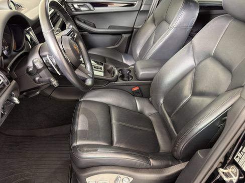 Certified 2024 Porsche Macan AWD/4WD image 5