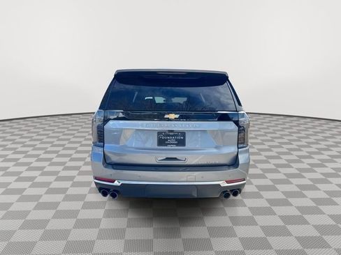 Used 2025 Chevrolet Suburban Premier image 8