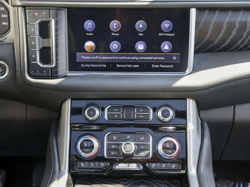 Used 2021 GMC Yukon Denali w/ Denali Premium Package image 21