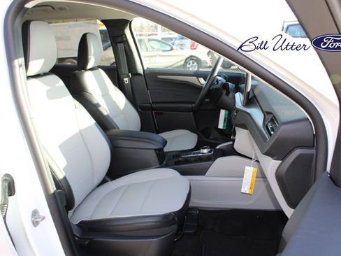 New 2025 Ford Escape SE image 8