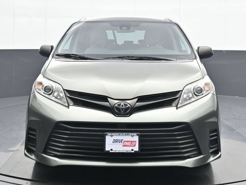 Used 2020 Toyota Sienna L FWD image 1