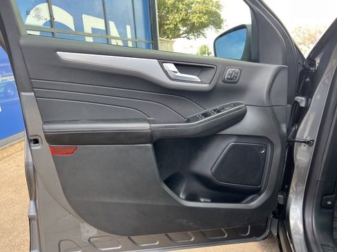 Used 2025 Ford Escape Platinum image 25