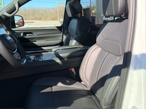 New 2026 Jeep Grand Wagoneer Summit image 16