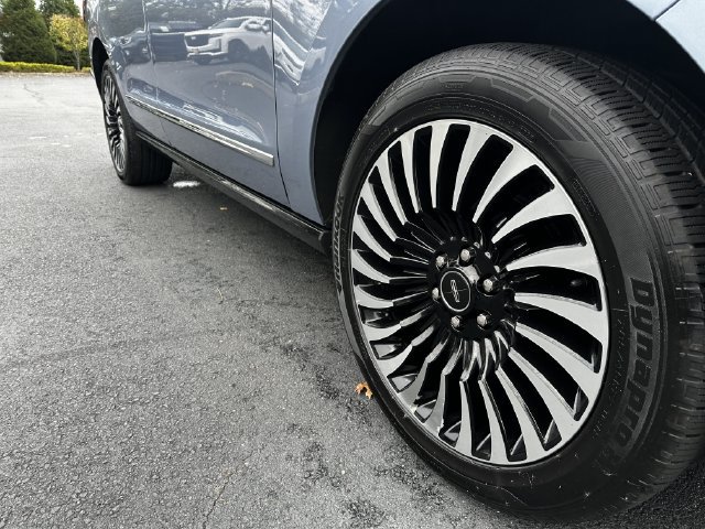 Certified 2020 Lincoln Navigator Black Label w/ Cargo Convenience Package AWD/4WD image 11