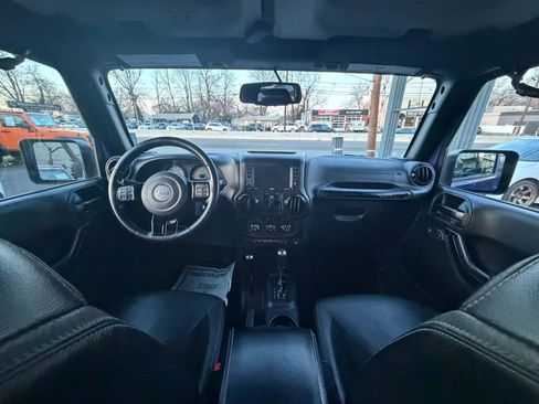 Used 2017 Jeep Wrangler Sahara AWD/4WD image 25