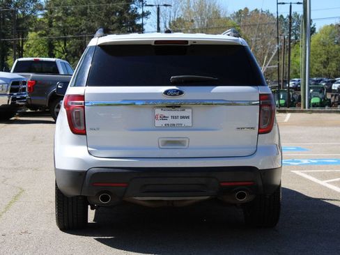 Used 2015 Ford Explorer XLT w/ Equipment Group 202A image 7