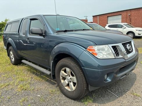 Used 2013 Nissan Frontier SV w/ SV Value Truck Pkg AWD/4WD image 3