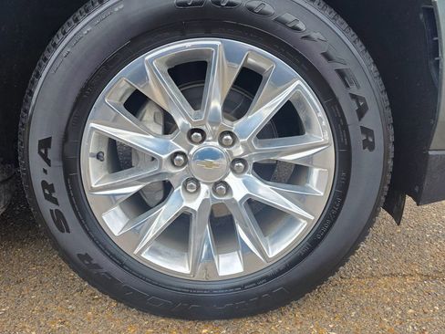 Used 2023 Chevrolet Suburban Premier RWD image 28