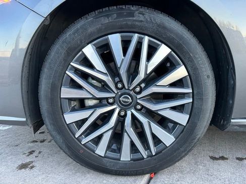 Used 2024 Nissan Altima 2.5 SV image 31