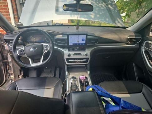 Used 2023 Ford Explorer XLT w/ Equipment Group 202A AWD/4WD image 17