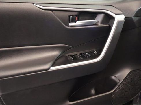 Used 2025 Toyota RAV4 XLE image 9
