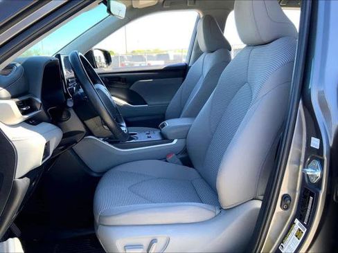 Certified 2023 Toyota Highlander LE image 8