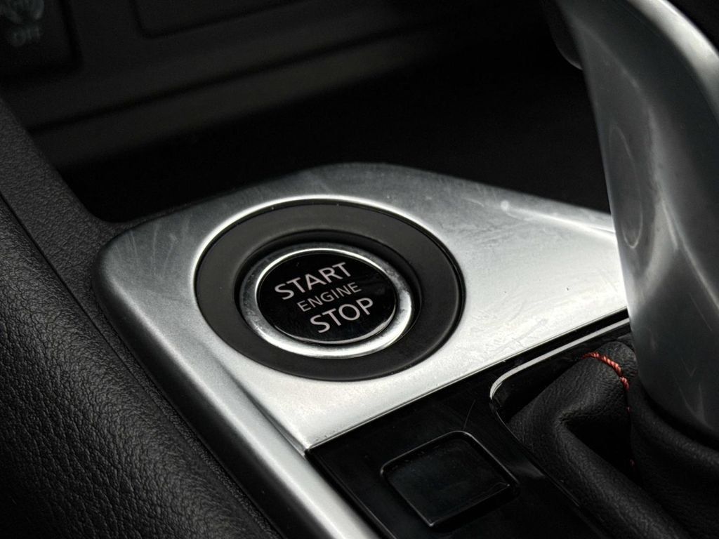Used 2025 Nissan Sentra SR FWD image 15