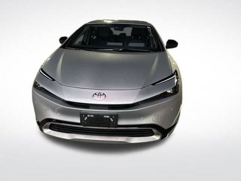 Used 2024 Toyota Prius Prime SE image 2