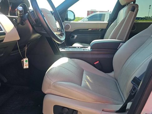 Used 2019 Land Rover Discovery SE AWD/4WD image 4