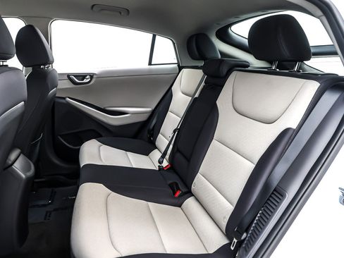 Used 2019 Hyundai Ioniq Plug-In Hybrid image 9