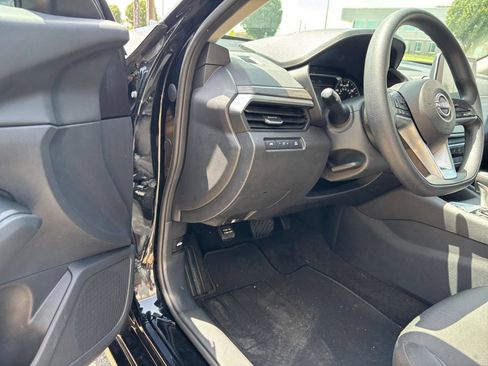 Used 2025 Nissan Altima 2.5 SV FWD image 29