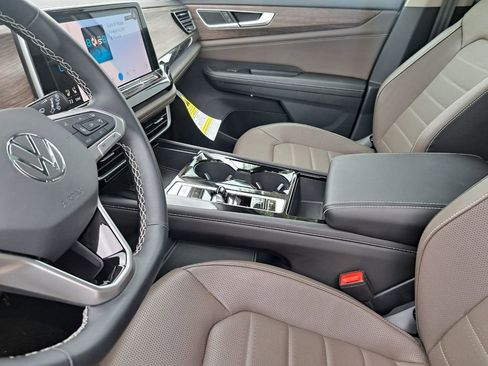 Used 2025 Volkswagen Atlas SEL image 19