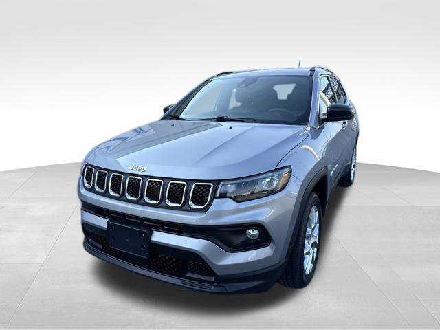 Used 2023 Jeep Compass Latitude AWD/4WD image 4